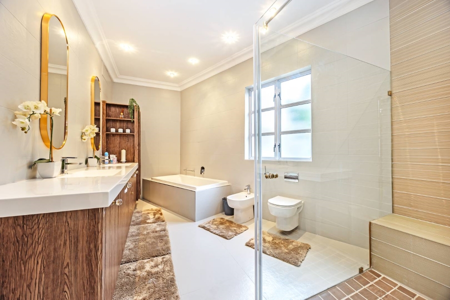 7 Bedroom Property for Sale in Flamingo Vlei Western Cape